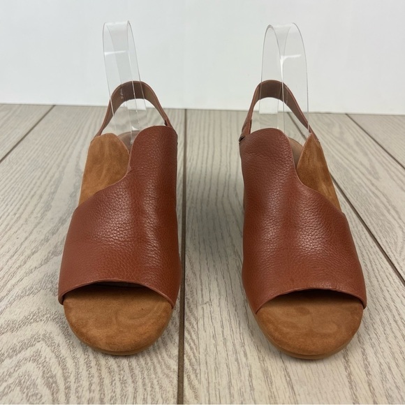 Gentle Souls Women's Charlene Hooded Slingback Sandals 7M Cognac Leather $199 - Picture 3 of 9